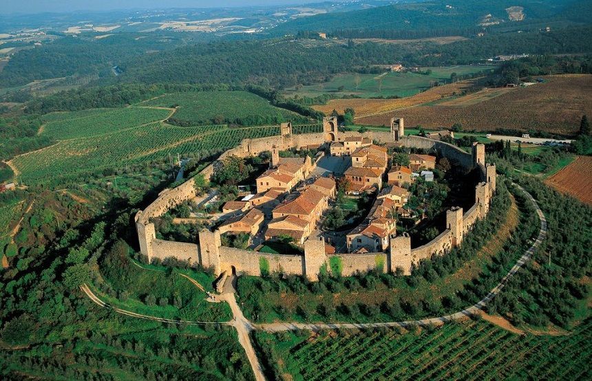 Riaperto il camminamento sulle mura di Monteriggioni