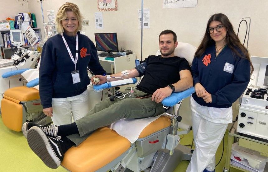 Aou senese, spille e scarpette rosse accompagnano le donazioni di sangue