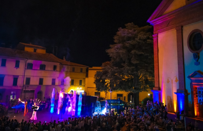 Tra sogno, fantasia e immaginazione torna Incantaborgo, il festival delle Arti di Strada di Sinalunga